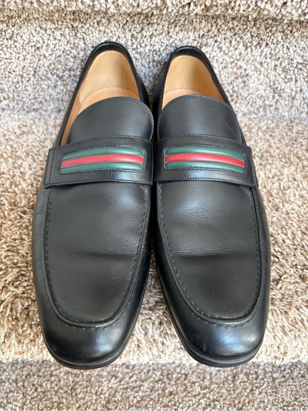 Gucci Men’s Black Leather Loafers with Green & Red Stripes